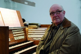 Die Klais-Orgel in Stift Haug hält Klaus Linsenmeyer (im Bild) für das architektonisch wie künstlerisch geschlossenste Werk.